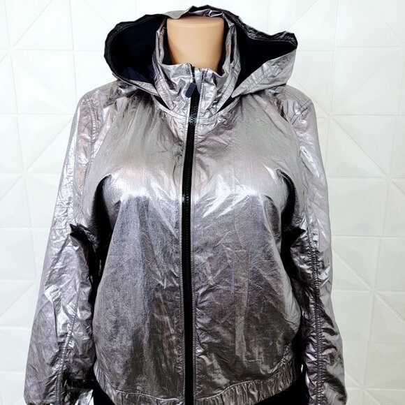 Lululemon Women's Titanium Silver Foil Get Stellar Windbreaker Jacket Size L - Picture 3 of 8